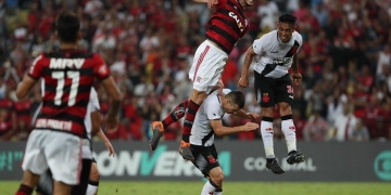 Réver sofre lesão e é substituído no primeiro tempo do clássico entre Fla e Vasco
