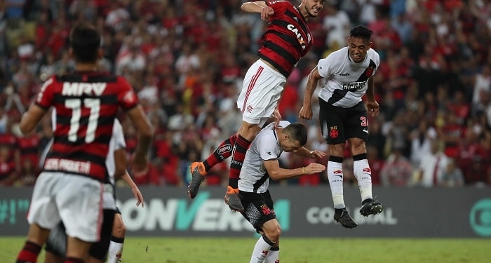 Réver sofre lesão e é substituído no primeiro tempo do clássico entre Fla e Vasco