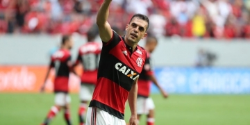 Zagueiro é urgência no Fla, mas tendência é que reforço só chegue depois da Copa
