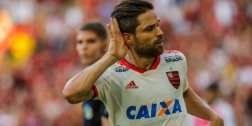 Diego comenta ausência na Copa: 'A seleção também perde'