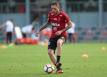 Ceará sonda Thiago Santos, mas Flamengo descarta empréstimo