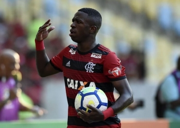 Vinicius Jr elogia D`Alessandro e rebate Rodrigo Dourado: "Demos aula de futebol"