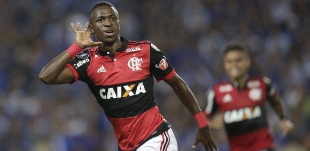 Vinícius Júnior completa um ano de profissional e se torna absoluto no Fla