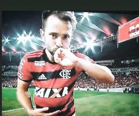 Esposa de Éverton Ribeiro viu gol do meia pelo Flamengo no hospital