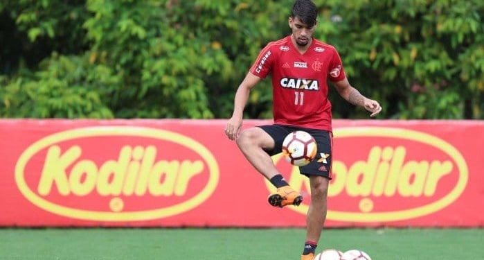 Versátil, Paquetá volta às origens no Fla e assume protagonismo contra a Ponte Preta