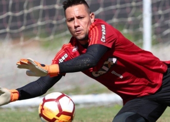Em alta, Diego Alves e defesa do Fla podem atingir marcas expressivas contra o Palmeiras
