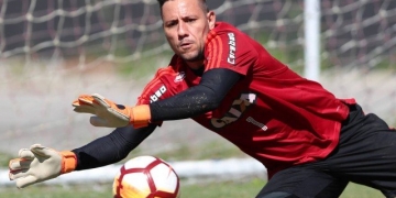 Em alta, Diego Alves e defesa do Fla podem atingir marcas expressivas contra o Palmeiras