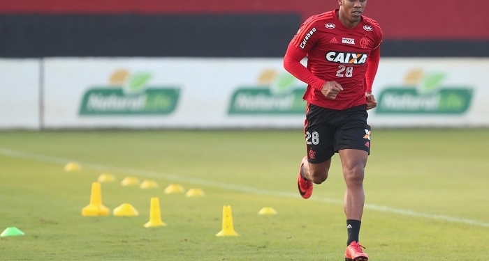 245 dias depois da cirurgia, Berrío está em fase final de transição no Fla