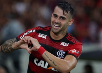 Barbieri surpreende e barra Dourado para escalar Felipe Vizeu contra o Palmeiras