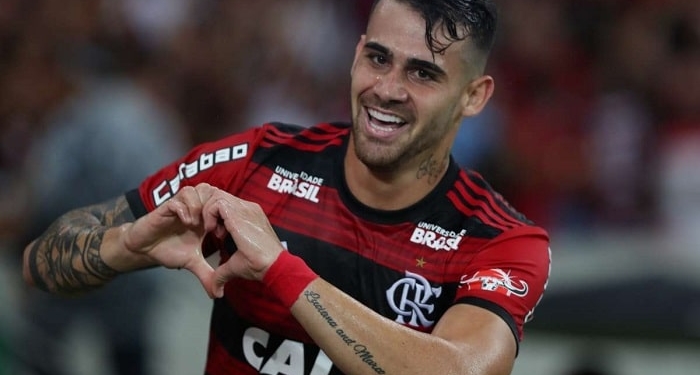 Barbieri surpreende e barra Dourado para escalar Felipe Vizeu contra o Palmeiras