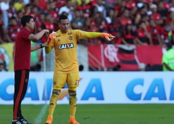 Diego Alves está a 18 min de quebrar recorde histórico de Cantarele no Flamengo