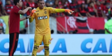 Diego Alves está a 18 min de quebrar recorde histórico de Cantarele no Flamengo