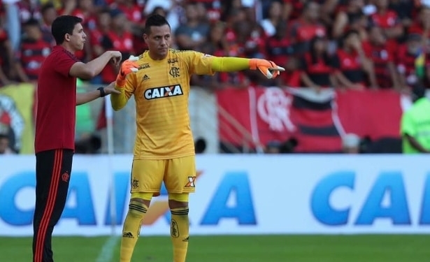 Diego Alves está a 18 min de quebrar recorde histórico de Cantarele no Flamengo