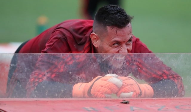 Diego Alves em 10 defesas: um gol em 12 jogos, em sua melhor fase no Flamengo