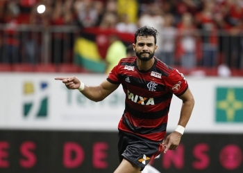 Dourado desencanta, Vizeu marca, Fla bate Flu e se isola na liderança