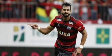 Dourado desencanta, Vizeu marca, Fla bate Flu e se isola na liderança