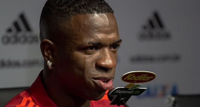 Emocionado, Vinicius dá adeus ao Fla: "Estou me despedindo do clube que amo"