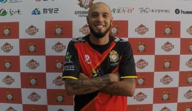 Ex-Flamengo, Paulinho é anunciado pelo Gyeongnam e fará dupla de ataque com Negueba