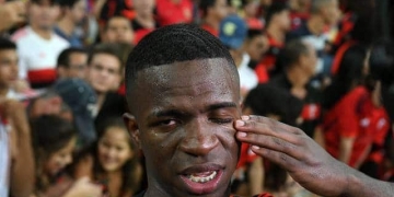Aos prantos, Vinicius Jr se despede do Maraca: 'Estou onde sempre sonhei'