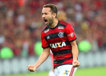 Invicto em 2018, Everton Ribeiro celebra fase: 'Queremos muito mais'