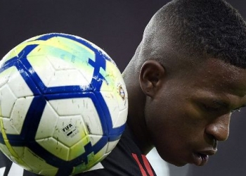 Real Madrid já recebeu várias ofertas e o mais 'viável' é Vinícius Jr ser emprestado agora, diz jornal