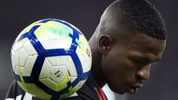 Real Madrid já recebeu várias ofertas e o mais 'viável' é Vinícius Jr ser emprestado agora, diz jornal