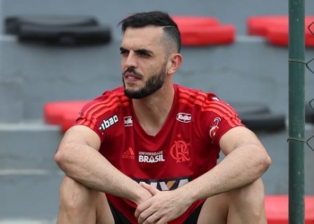 Trocas não afetam números defensivos do Fla: "Bem servido", avalia Rhodolfo