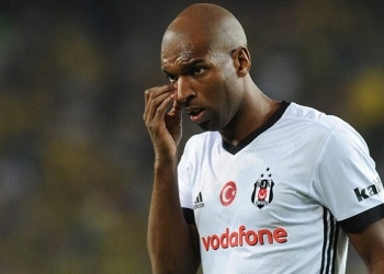 Besiktas rejeita proposta de R$ 17,7 milhões do Flamengo por Ryan Babel, diz site