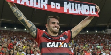 Vendido para a Udinese, atacante Felipe Vizeu se despede do Fla