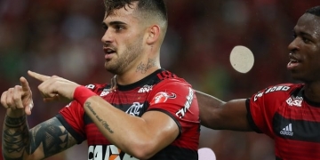 Vizeu se derrete pela torcida após o jogo: 'Meu sangue corre pela nação'