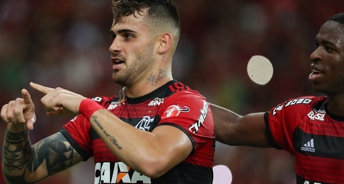 Vizeu se derrete pela torcida após o jogo: 'Meu sangue corre pela nação'
