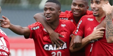 Jornal: Vinicius Jr se apresentará ao Real, mas volta ao Fla pode ser definida em agosto