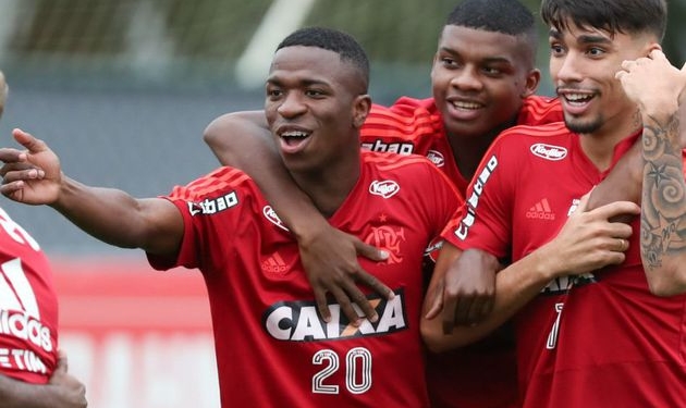 Jornal: Vinicius Jr se apresentará ao Real, mas volta ao Fla pode ser definida em agosto