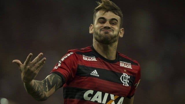 Em noite de Vinícius Jr e Vizeu, Fla vence a quinta seguida e garante a liderança no recesso da Copa
