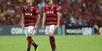 PVC exalta dupla Léo Duarte e Thuler: "Não tem motivo para tirar do time"