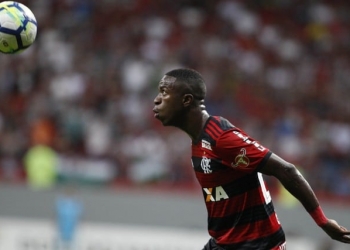 Agressivo e no ritmo das crias, Fla se impõe no clássico e acumula gordura
