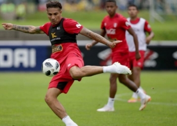 Presidente do Fla evita falar sobre futuro de Guerrero no clube