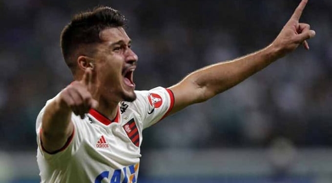 Faculdade, dispensa do Flu e idolatria a Juan: Matheus Thuler dentro e fora de campo