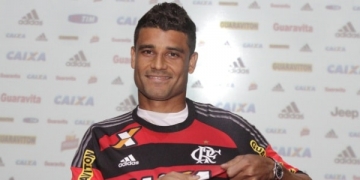 Flamengo encerra vínculo com Ederson