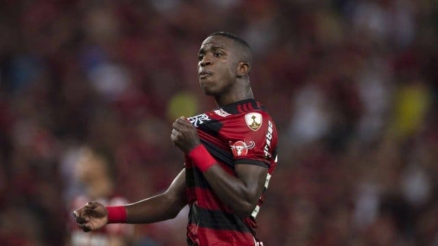 Trauco, Cuéllar, Vinicius Jr... Abertura da janela de transferências pode fazer estrago no Fla
