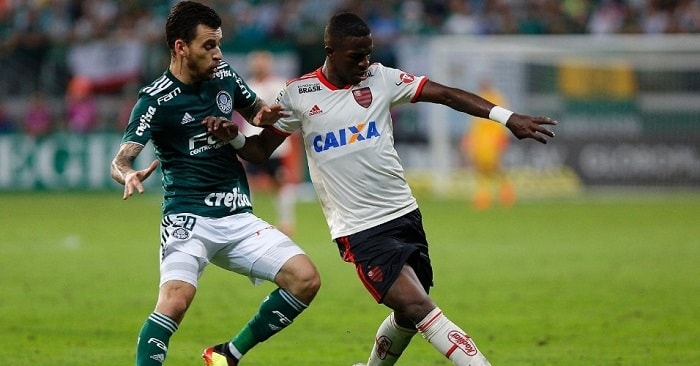 Na provável despedida, Vinicius minimiza briga com Felipe Melo e critica juiz: "Sabíamos no que ia dar"