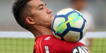 Em meio à insegurança por Guerrero, Uribe se destaca em treinos no Fla