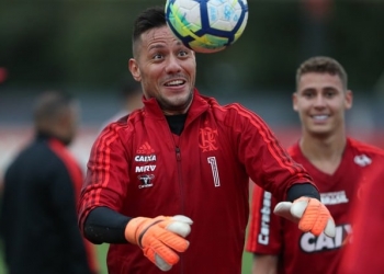 Sem margem de erro, Diego Alves vê o Fla sereno para clássico: "Passo a passo"