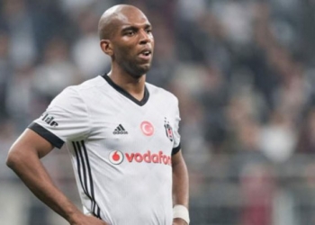 Fla ainda tenta contratação de Ryan Babel, que agita torcida na internet
