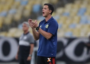 Barbieri elogia "equipe aguerrida" e explica escolha por Savio