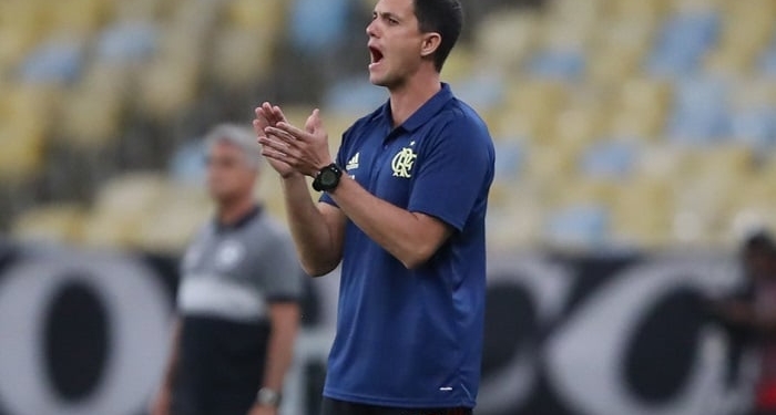 Barbieri elogia "equipe aguerrida" e explica escolha por Savio