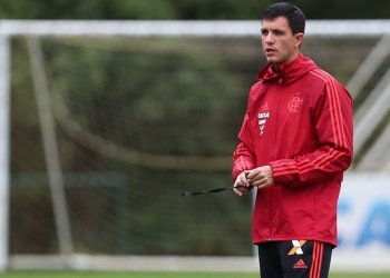 Barbieri testa Fla com Lincoln e Uribe no ataque; Guerrero volta a treinar