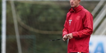 Barbieri testa Fla com Lincoln e Uribe no ataque; Guerrero volta a treinar