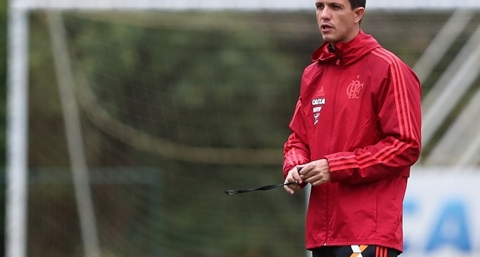 Barbieri testa Fla com Lincoln e Uribe no ataque; Guerrero volta a treinar
