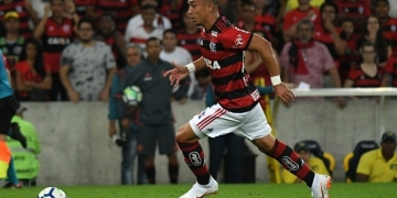 Chances perdidas e 36 minutos ao lado de Guerrero: como foi a estreia de Uribe no Fla